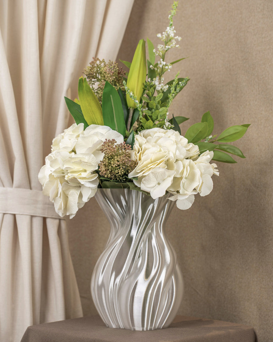 Vintervad Design Anna white sculptural vase with organic tree-inspired lines, filled with a bouquet of white flowers.
