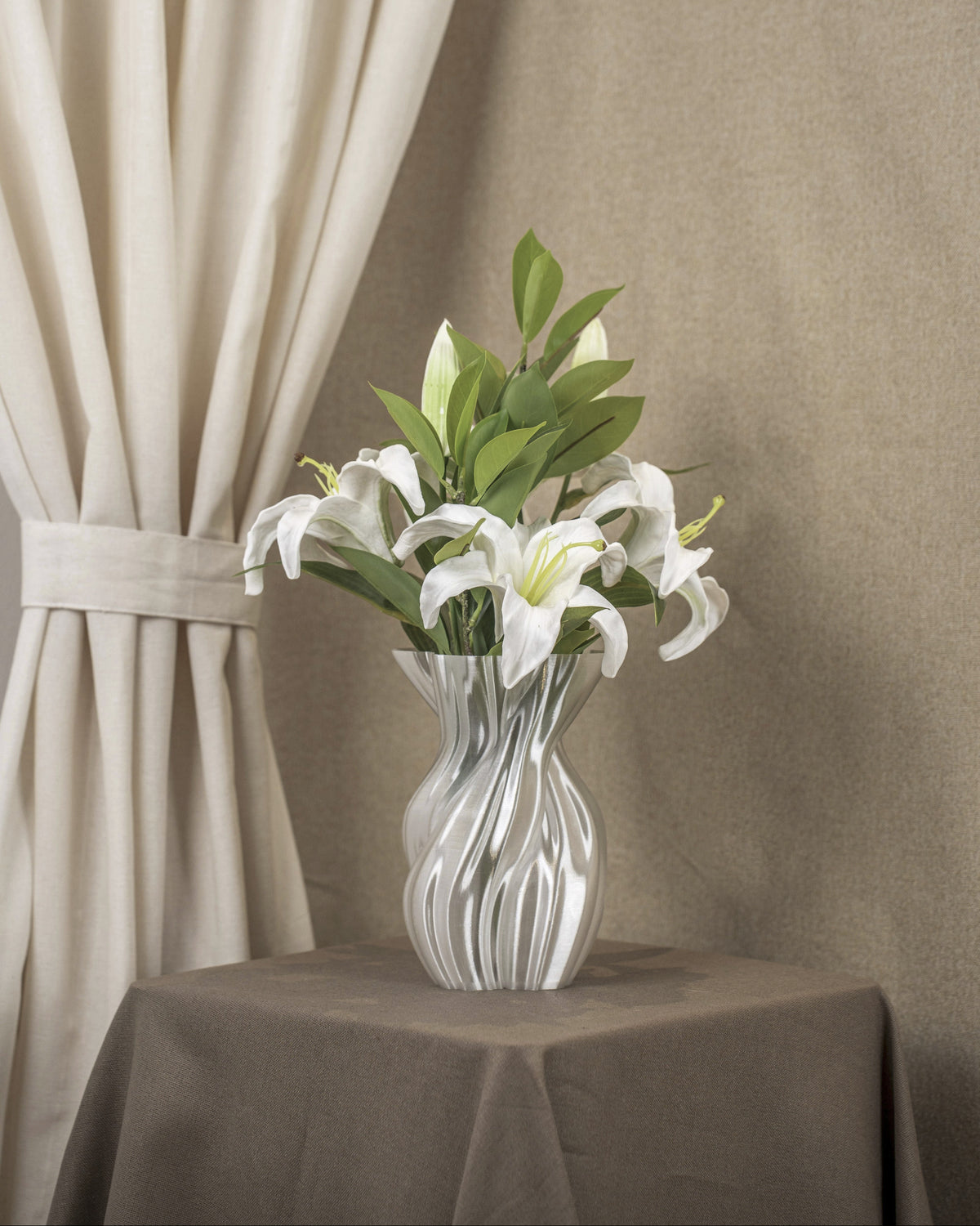 Vintervad Design Anna white sculptural vase with organic tree-inspired lines, made from sustainable grain harvest waste.