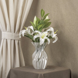Vintervad Design Anna white sculptural vase with organic tree-inspired lines, made from sustainable grain harvest waste.