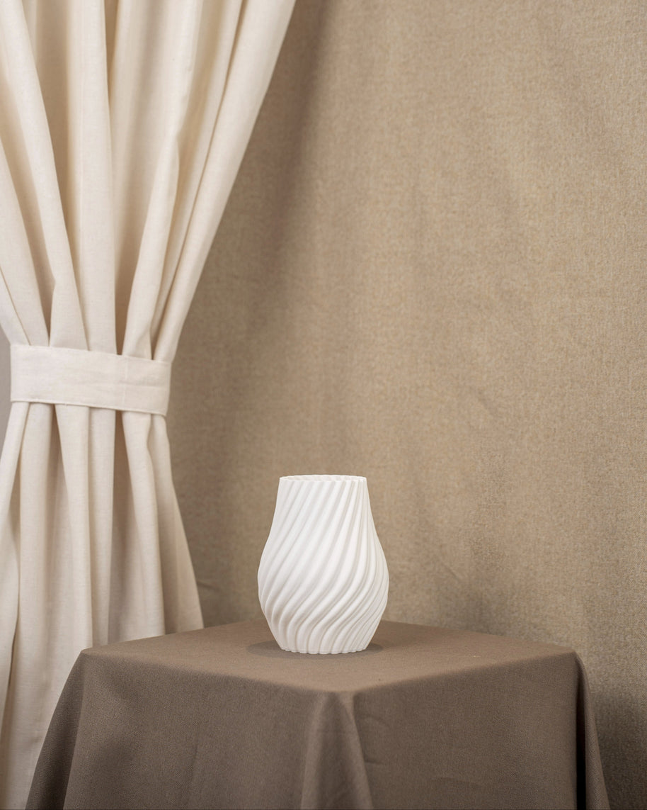 Vintervad Design Ida vase in white with a modern spiral design, made from sustainable biodegradable materials.